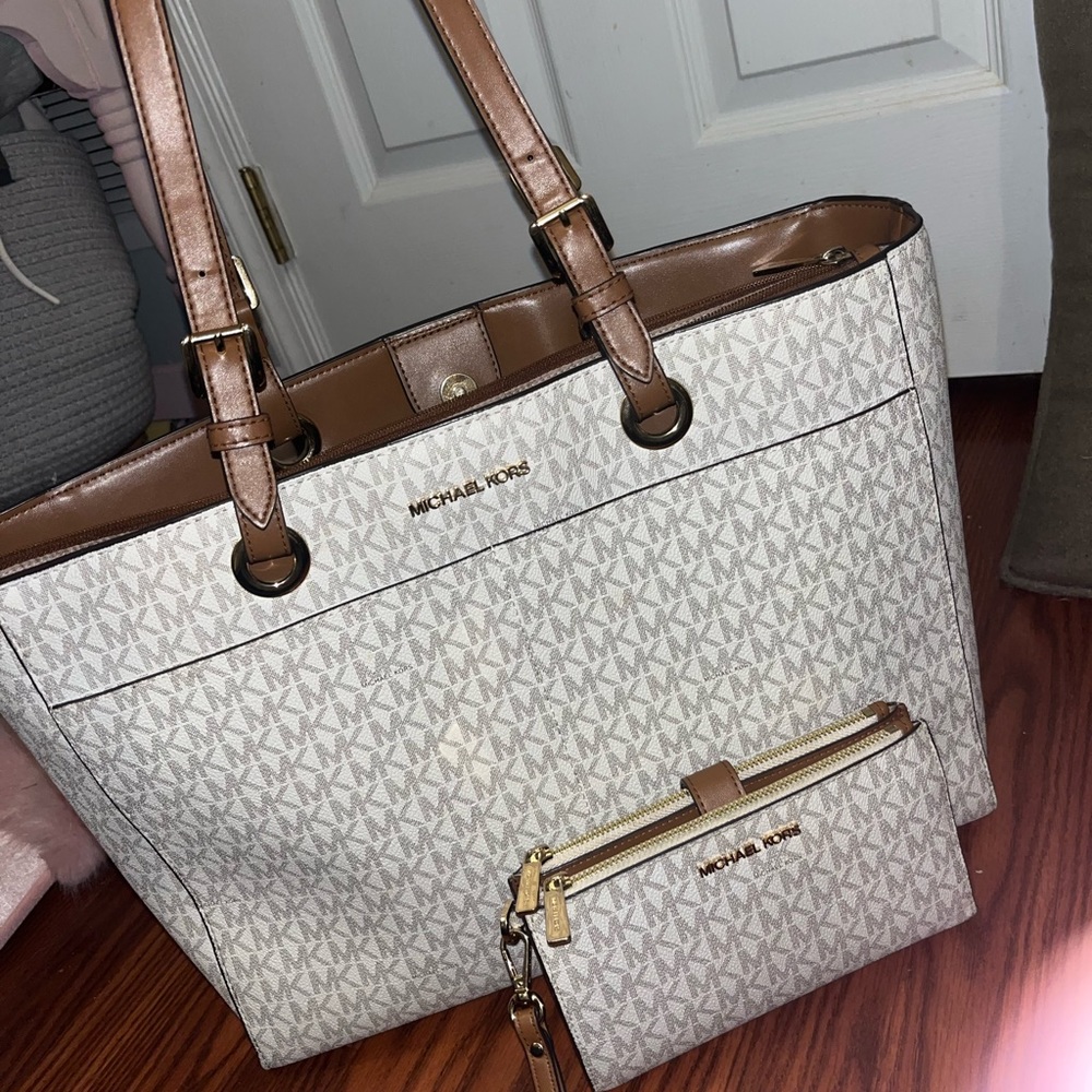 Michael Kors Large Commuter Bag & Phone Holder